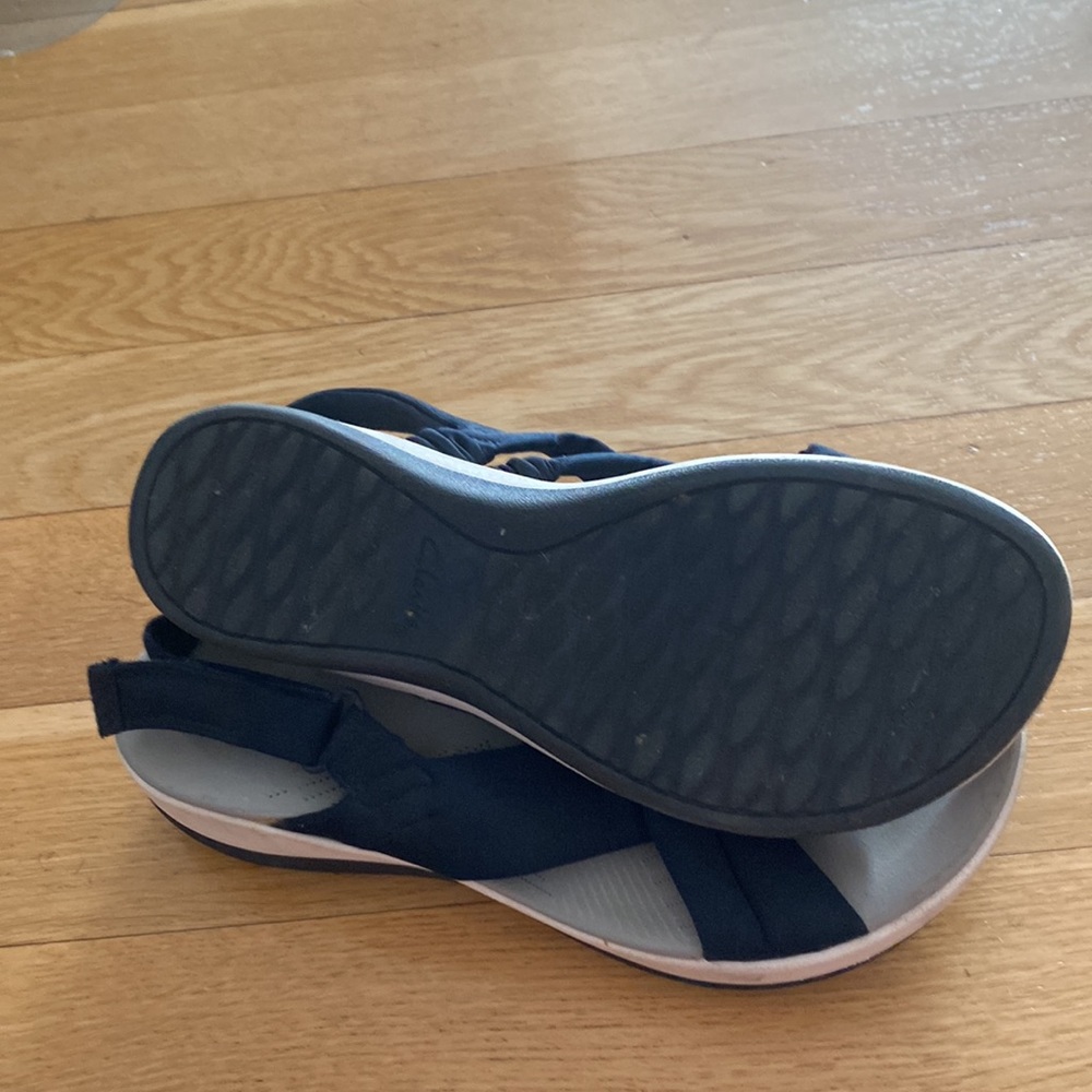Clarks woman’s adjustable striped on back - Picture 3 of 4